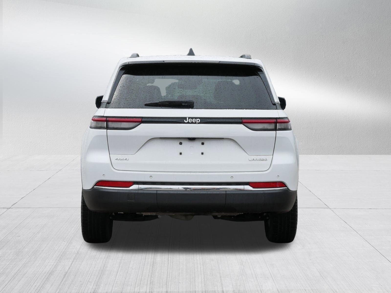 Used 2023 Jeep Grand Cherokee Laredo AWD/4WD image 6
