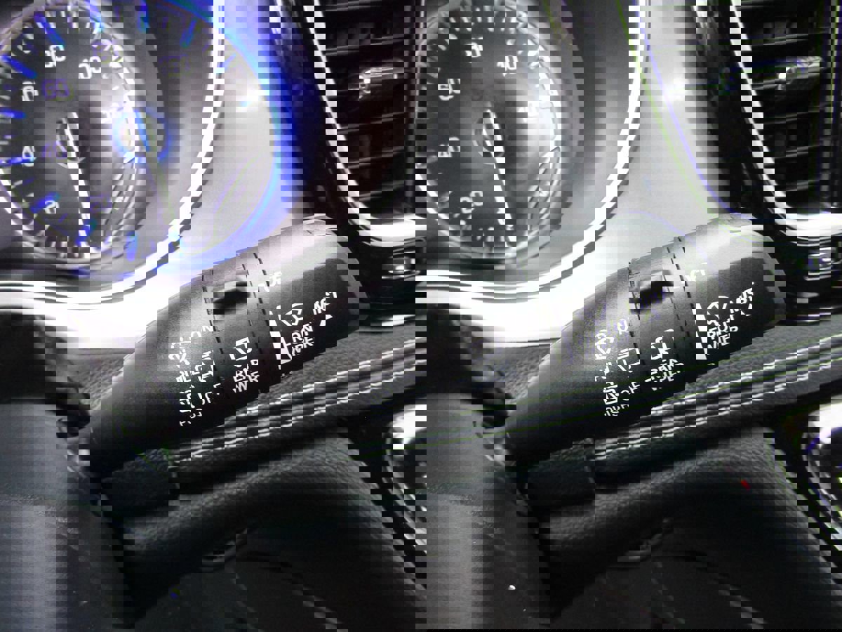 Used 2025 Chrysler Pacifica Limited image 11