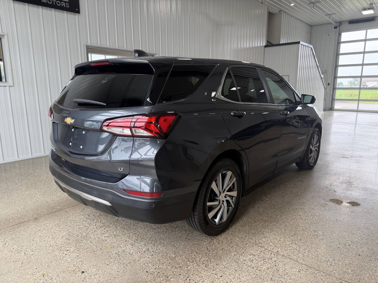 Used 2023 Chevrolet Equinox LT FWD image 4