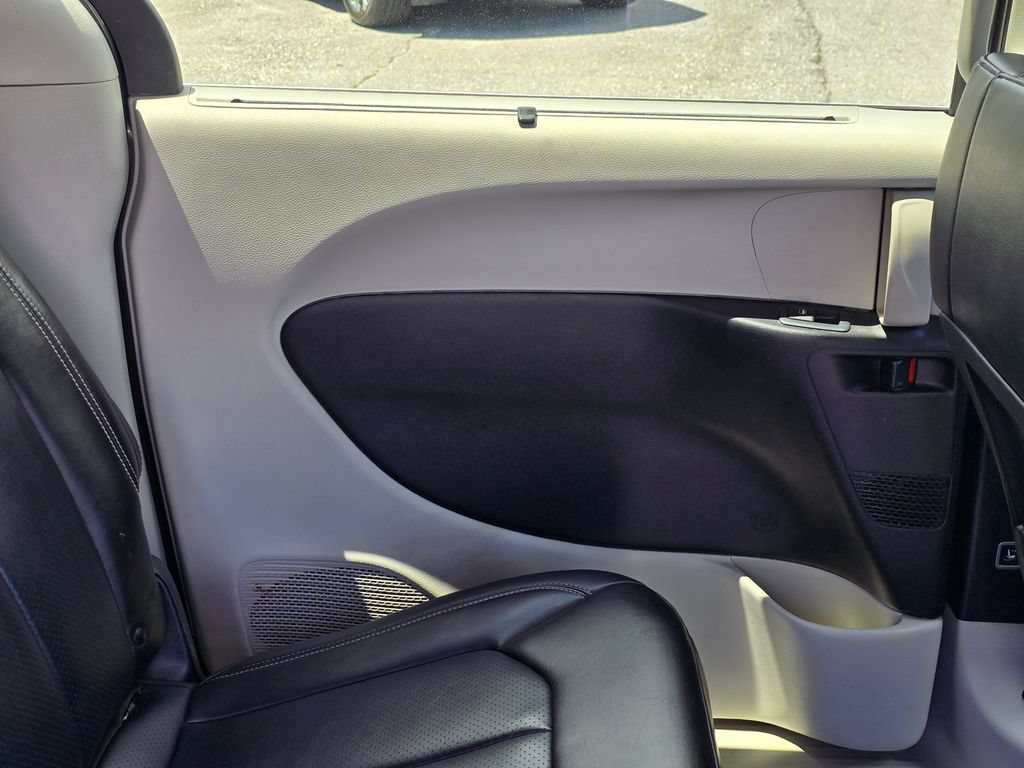 Used 2021 Chrysler Voyager Lxi FWD image 46