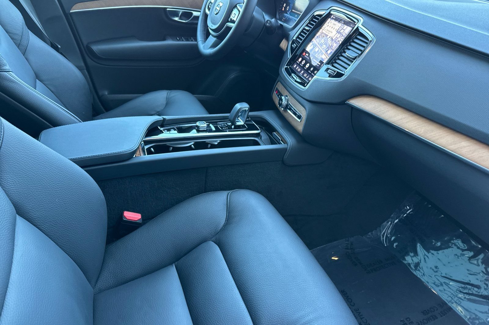 Used 2025 Volvo XC90 T8 Plus AWD/4WD image 18