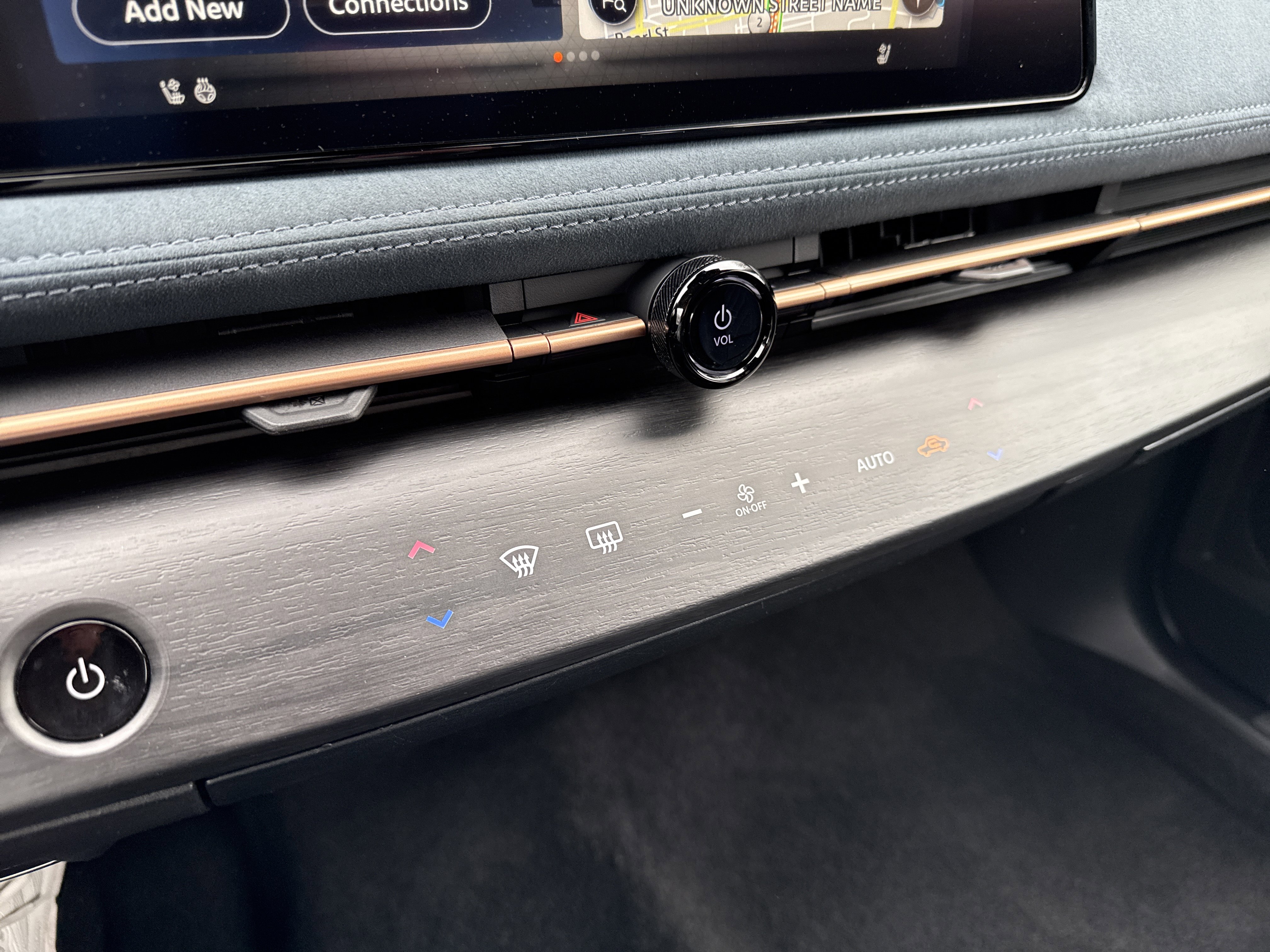 Certified 2024 Nissan Ariya AWD image 26