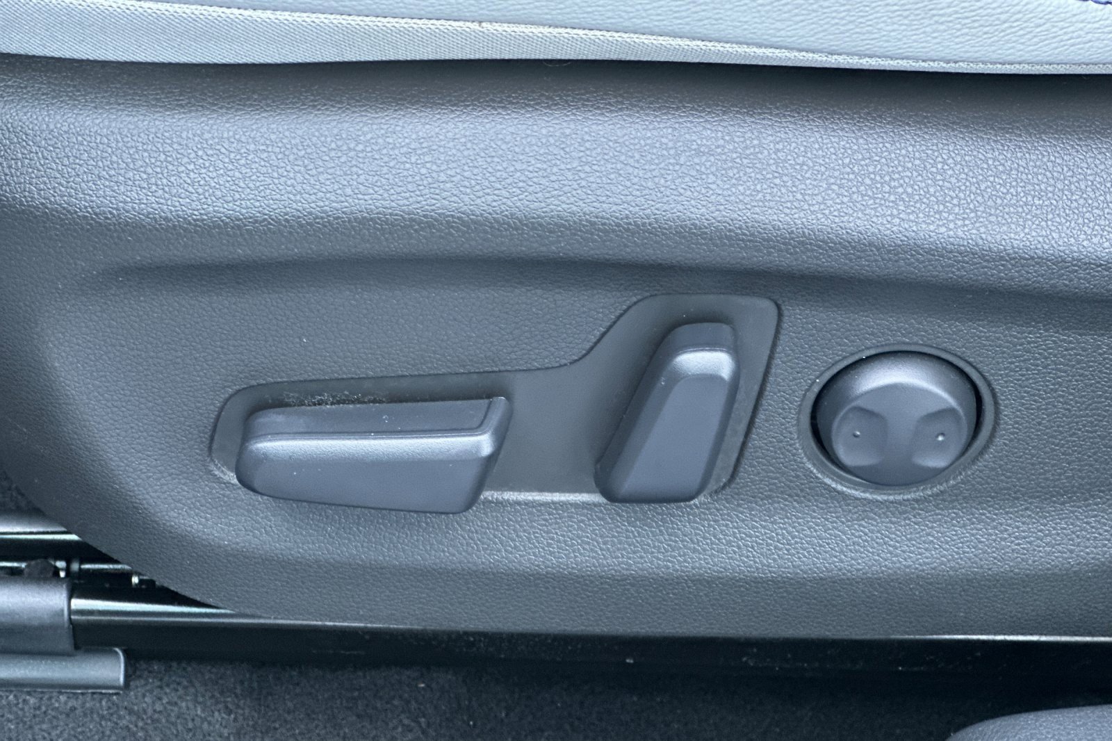 Used 2023 Hyundai Kona Limited w/ Cargo Package image 12