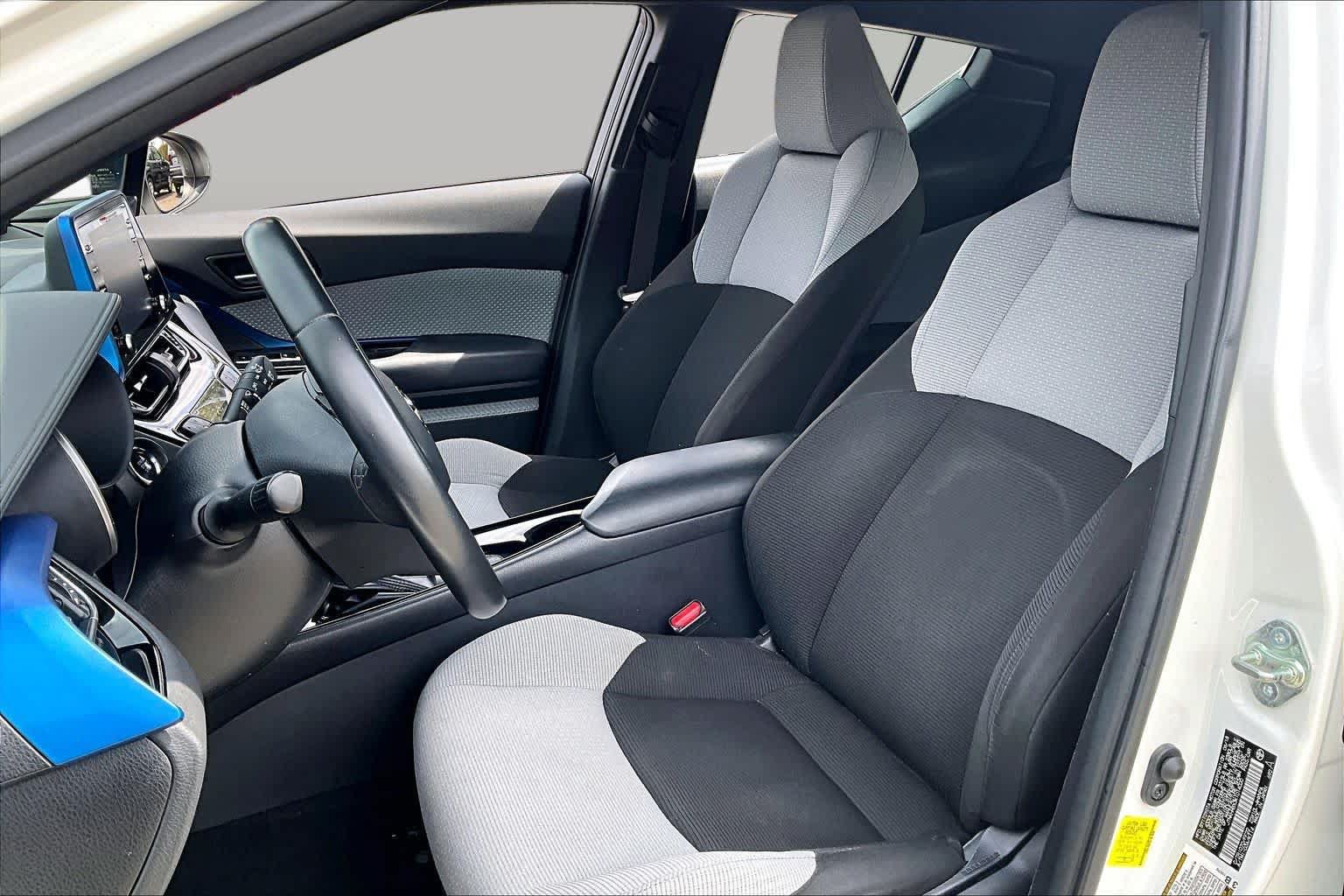 Used 2019 Toyota C-HR XLE FWD image 7