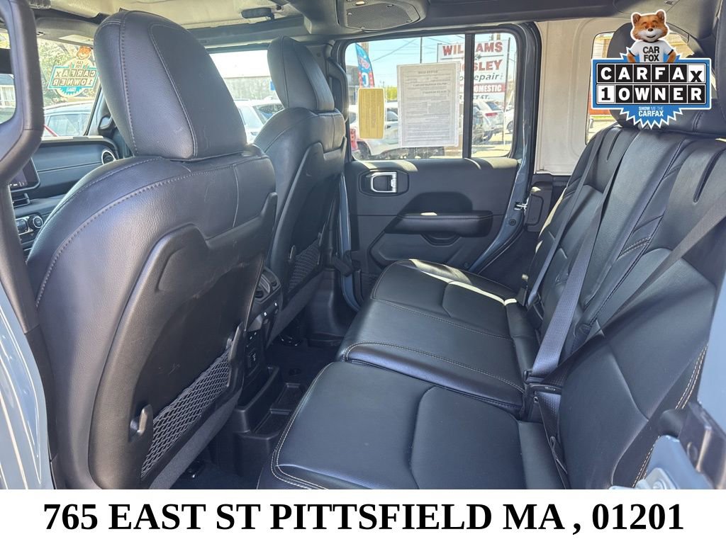 Used 2024 Jeep Wrangler Unlimited Sahara w/ Technology Group AWD/4WD image 17