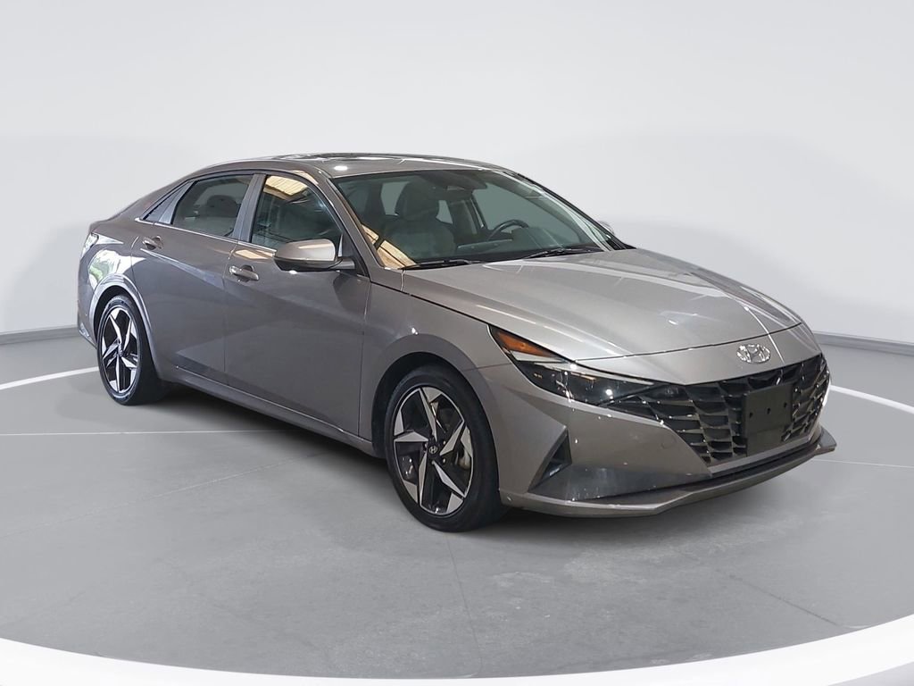 Used 2022 Hyundai Elantra Limited FWD image 3