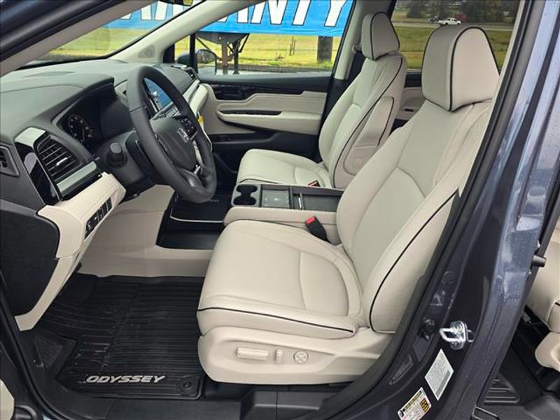 New 2026 Honda Odyssey Touring image 13