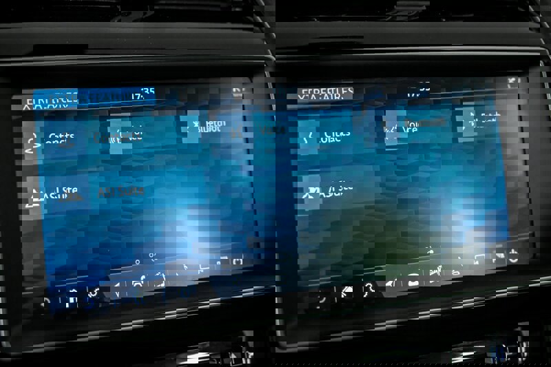 Used 2017 Jaguar F-PACE Prestige image 32