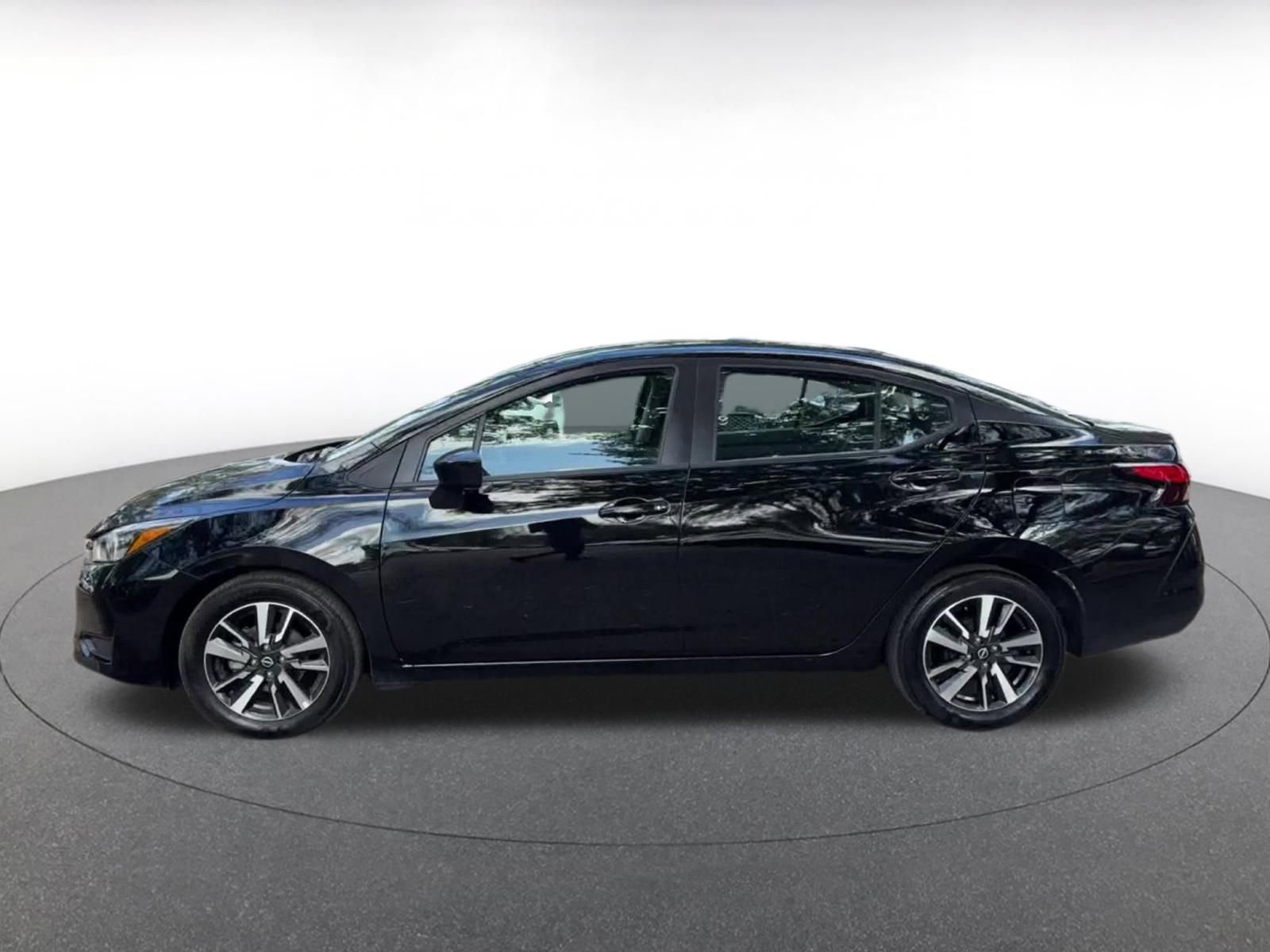 Used 2025 Nissan Versa SV FWD image 9