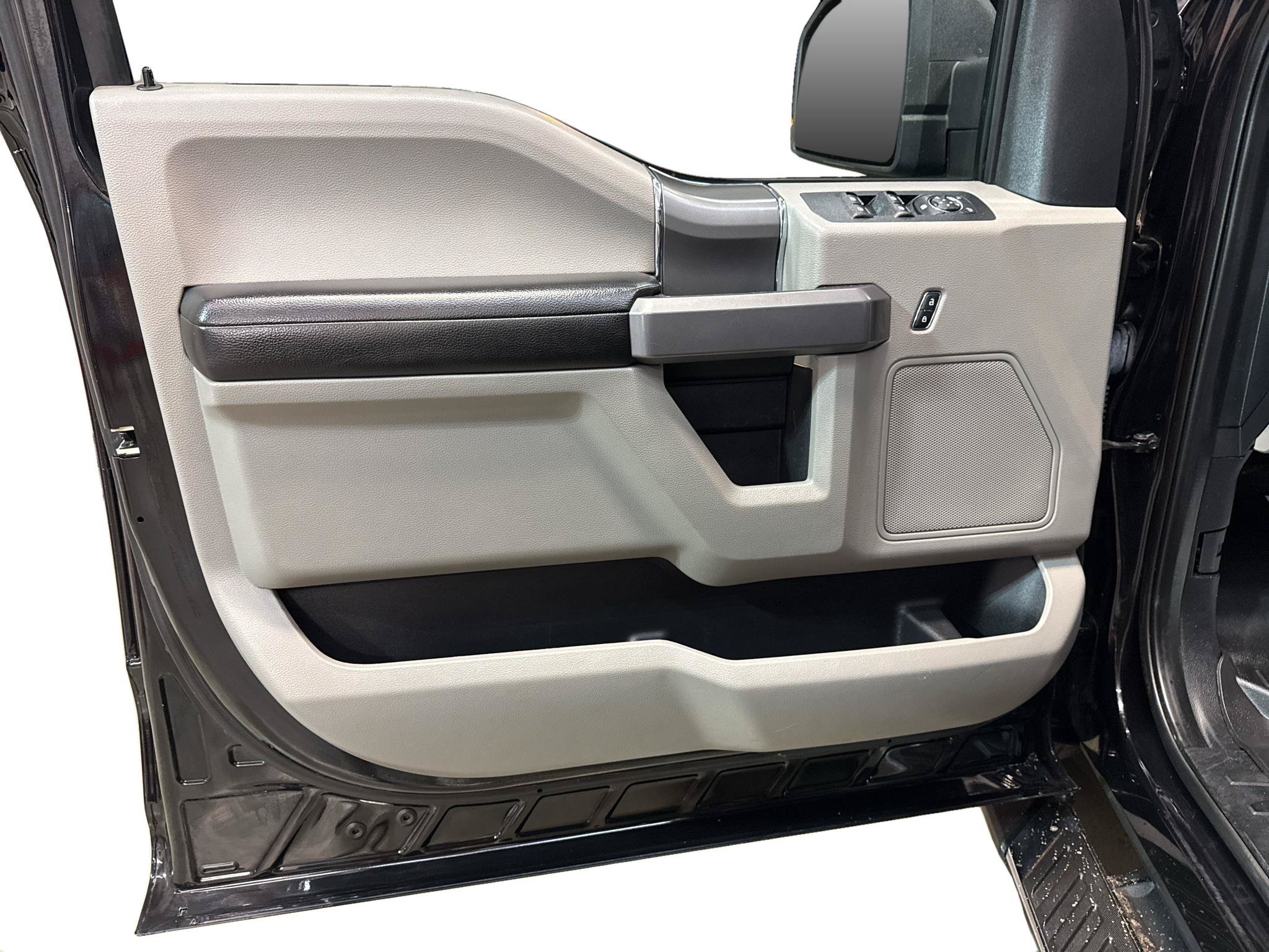 Used 2019 Ford F150 XLT w/ Equipment Group 302A Luxury AWD/4WD image 15