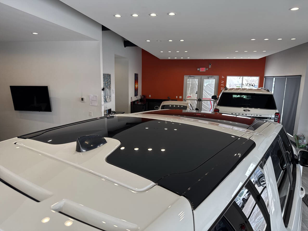 Used 2017 Land Rover Discovery HSE image 20