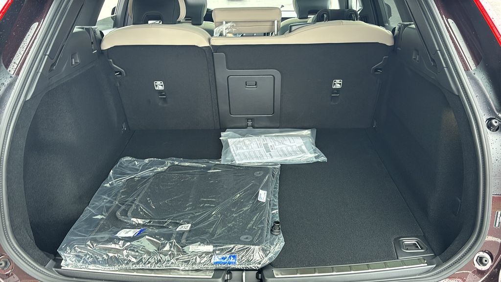New 2026 Volvo XC60 B5 Plus AWD/4WD image 30