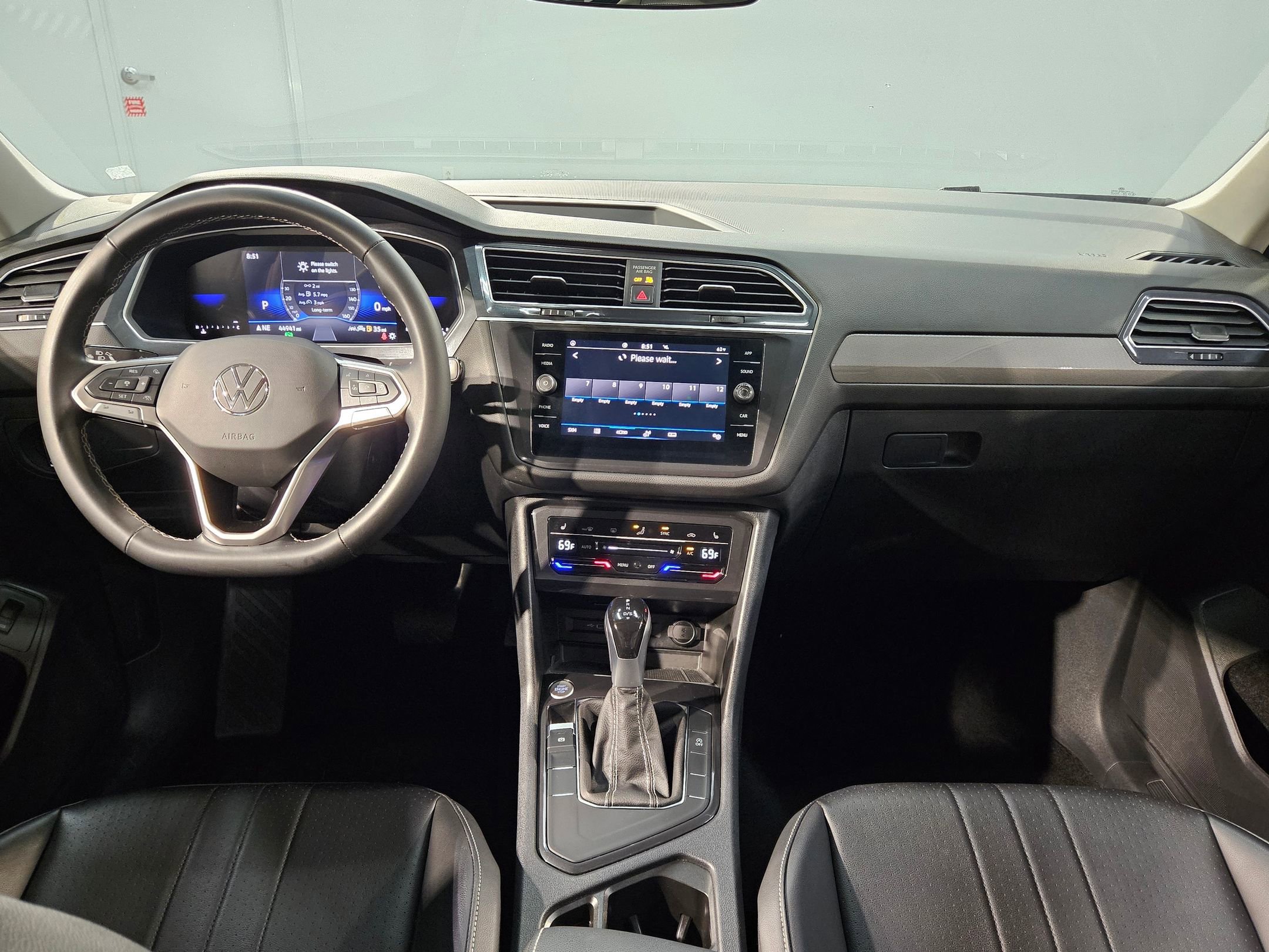 Used 2024 Volkswagen Tiguan SE image 10
