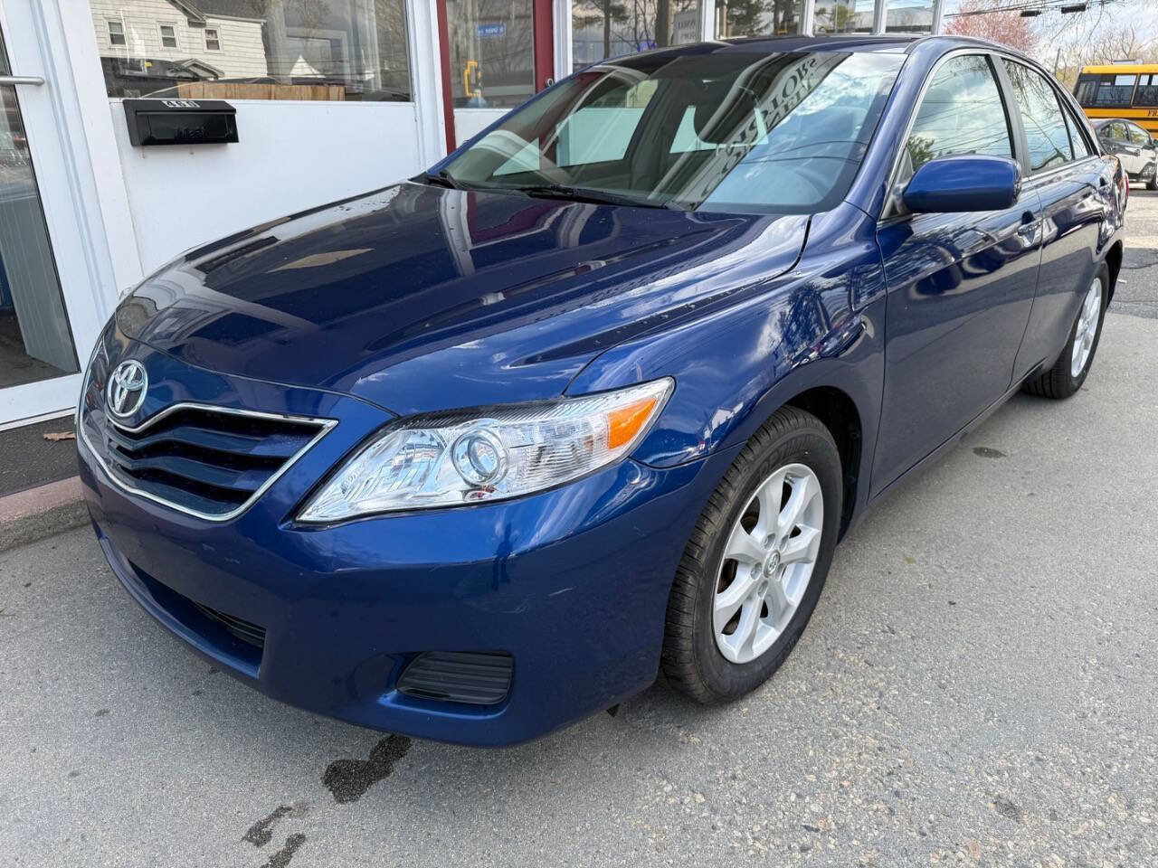 Used 2011 Toyota Camry LE FWD image 4