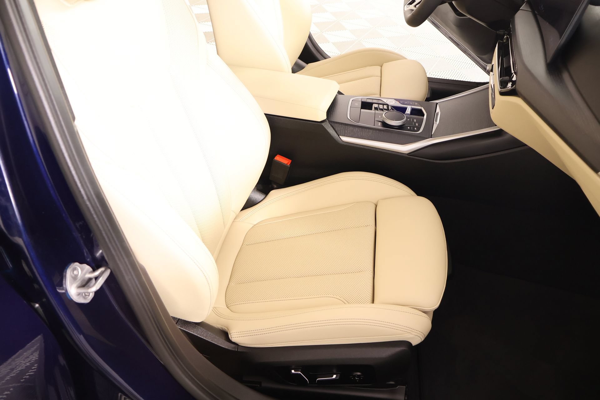 Used 2026 BMW 330i xDrive Sedan w/ M Sport Package AWD/4WD image 14