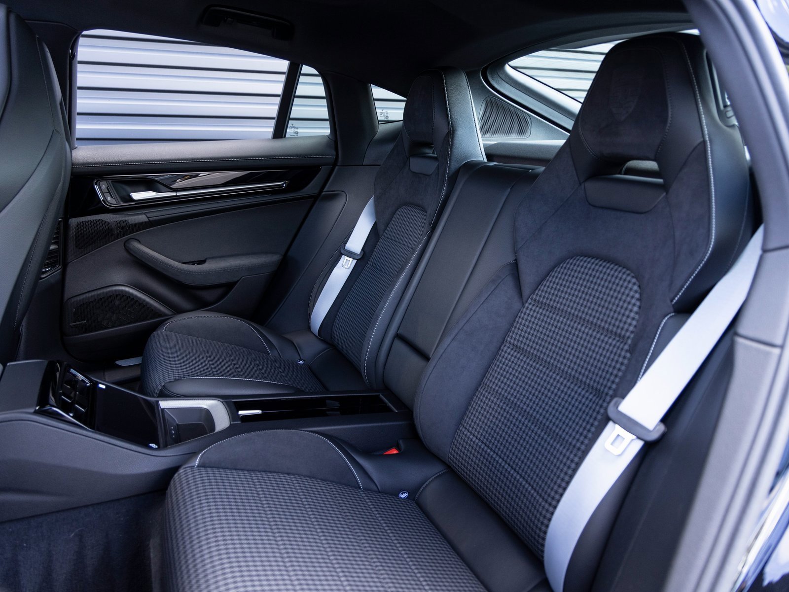 New 2025 Porsche Panamera 4 image 27