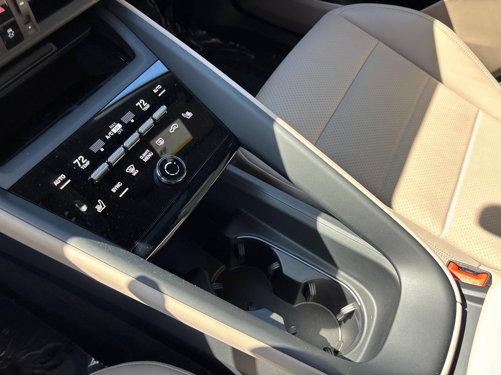 Used 2025 Porsche Macan Electric RWD image 28