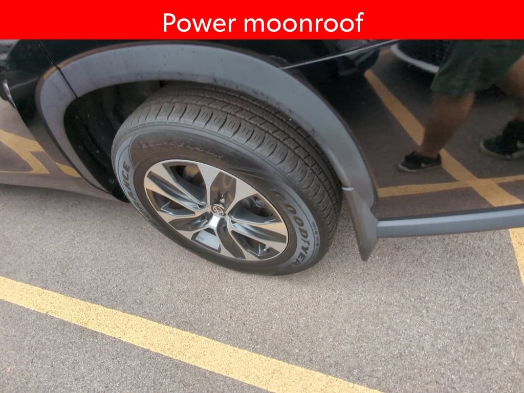 Used 2022 Toyota Highlander XLE AWD/4WD image 5