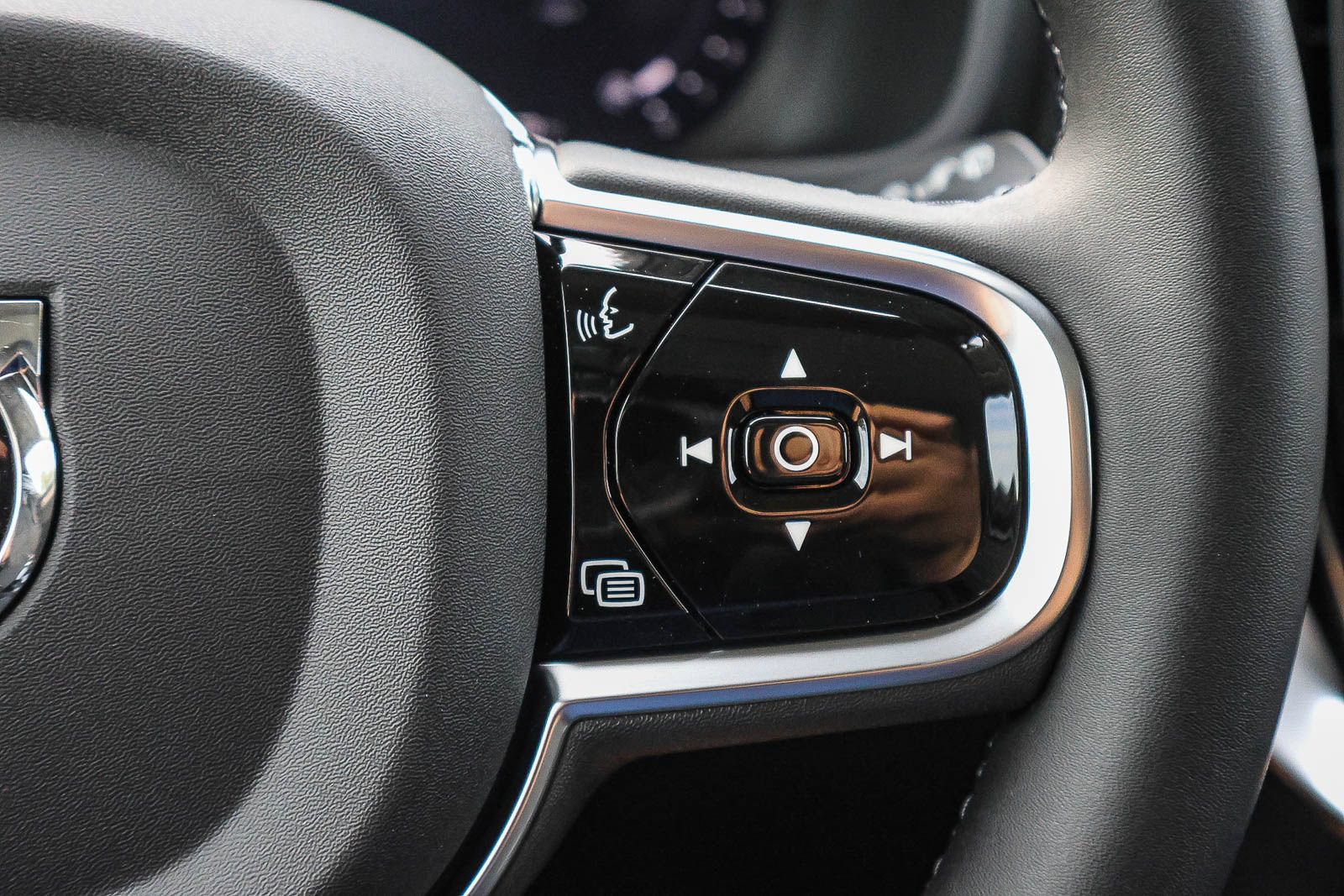 New 2027 Volvo XC90 B6 Plus AWD/4WD image 30
