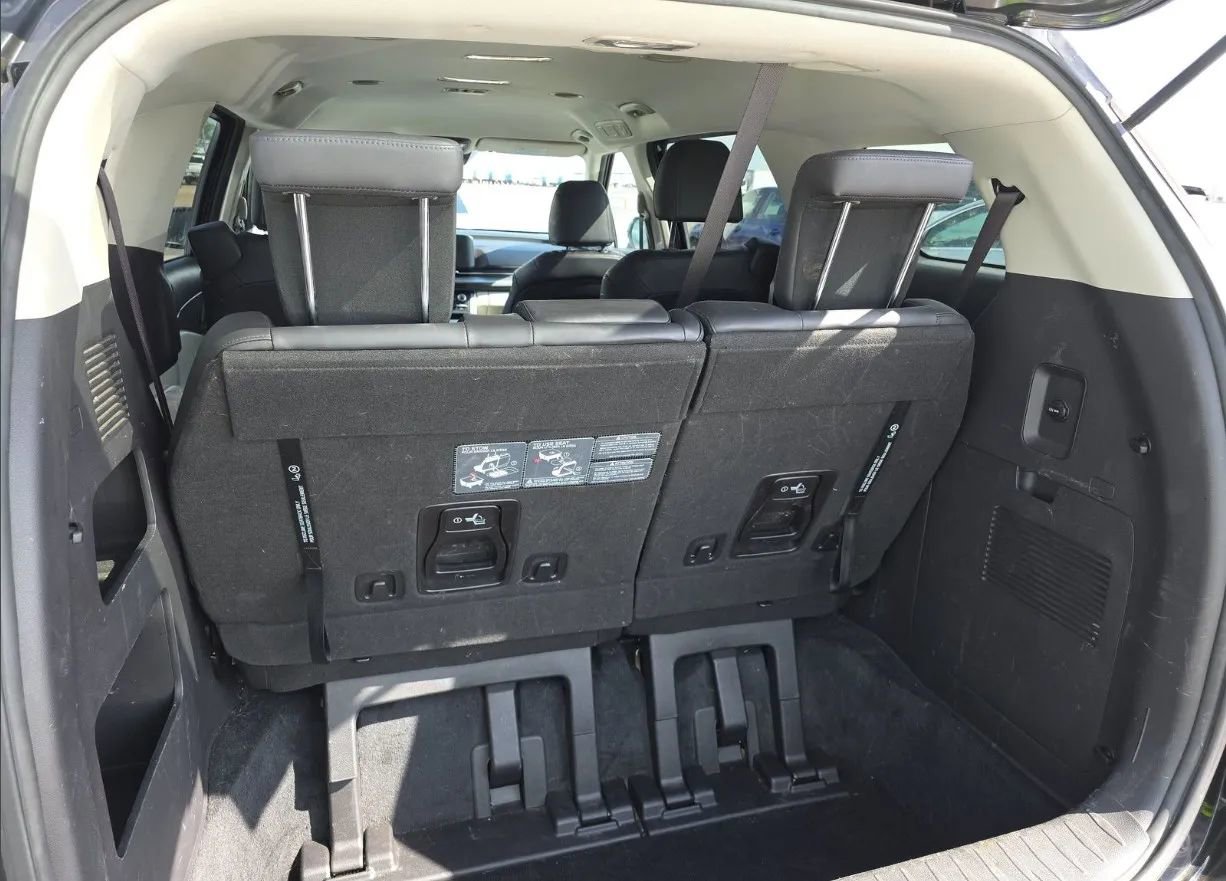 Used 2022 Kia Carnival LX FWD image 42
