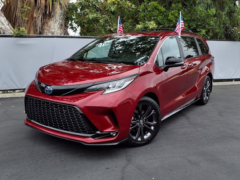 Certified 2024 Toyota Sienna XSE w/ XSE Premium Package FWD image 26