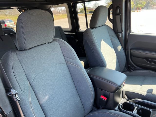 Used 2024 Jeep Wrangler Sahara w/ Technology Group AWD/4WD image 36