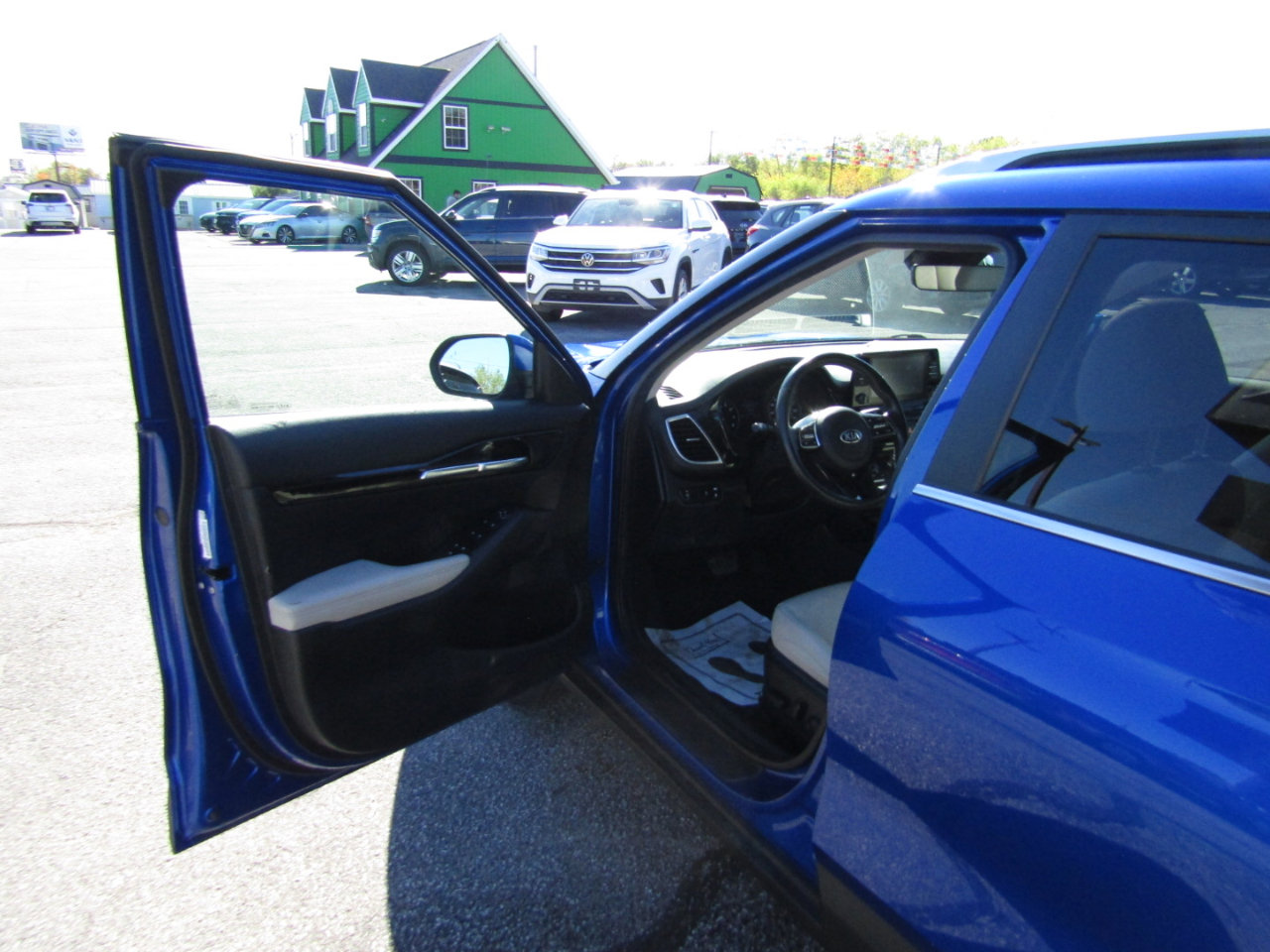 Used 2021 Kia Seltos EX image 17