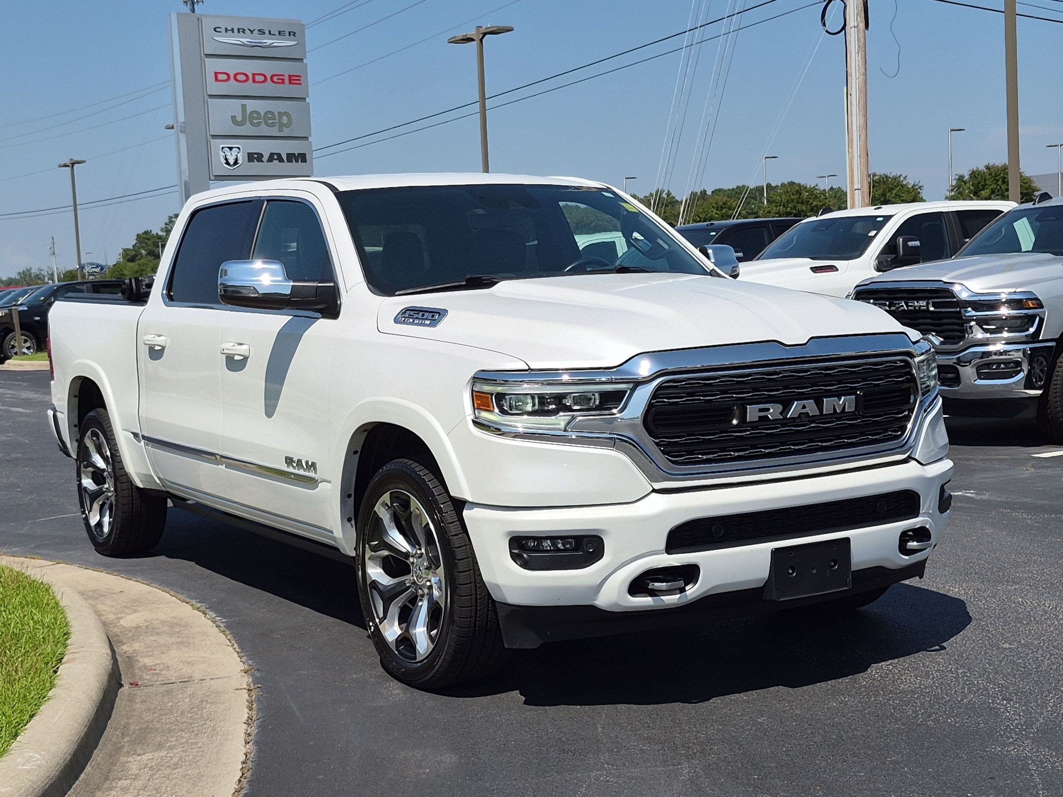 Used 2023 RAM 1500 Limited AWD/4WD image 3