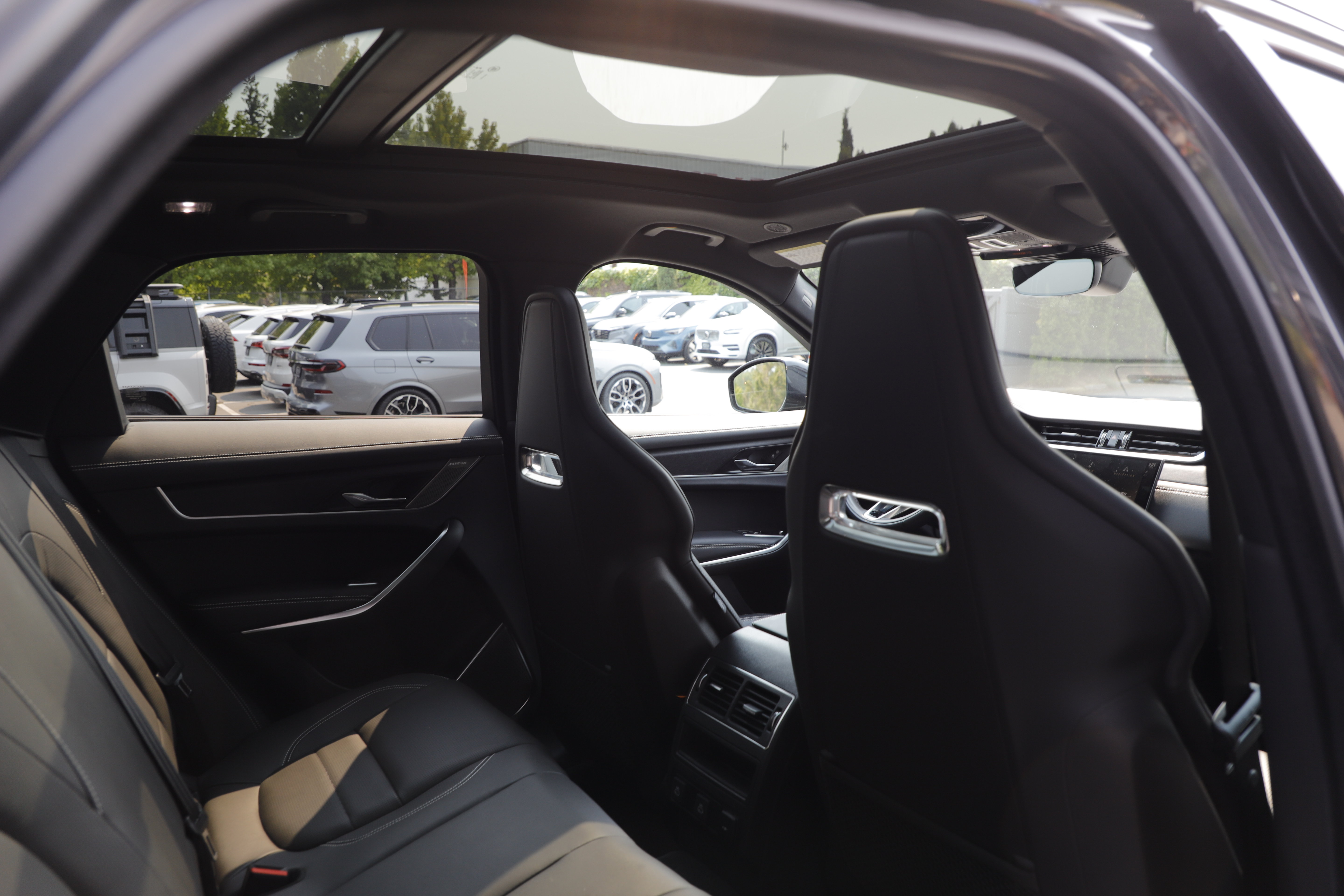 Certified 2025 Jaguar F-PACE R-Dynamic S AWD/4WD image 12