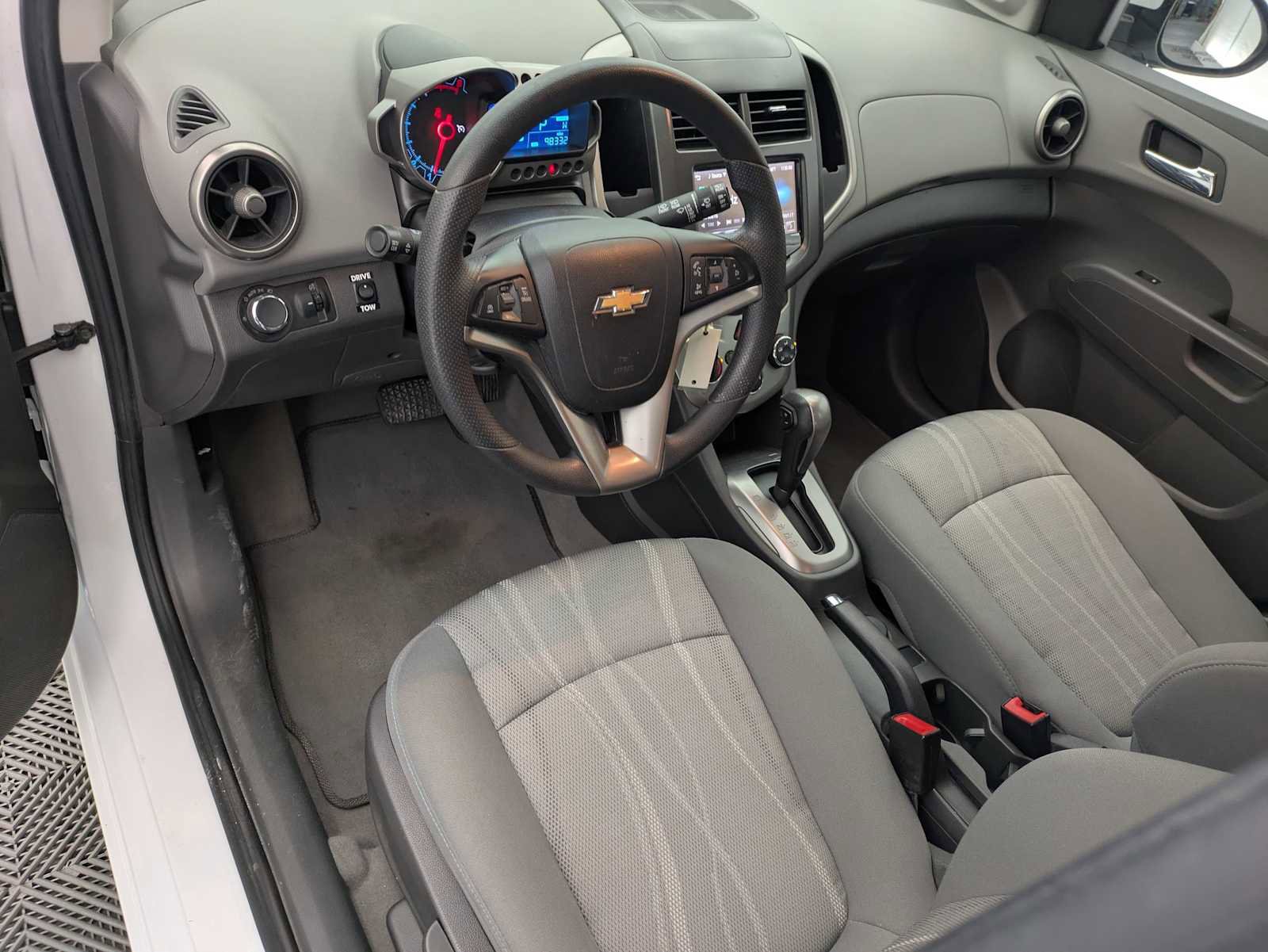 Used 2015 Chevrolet Sonic LT image 2