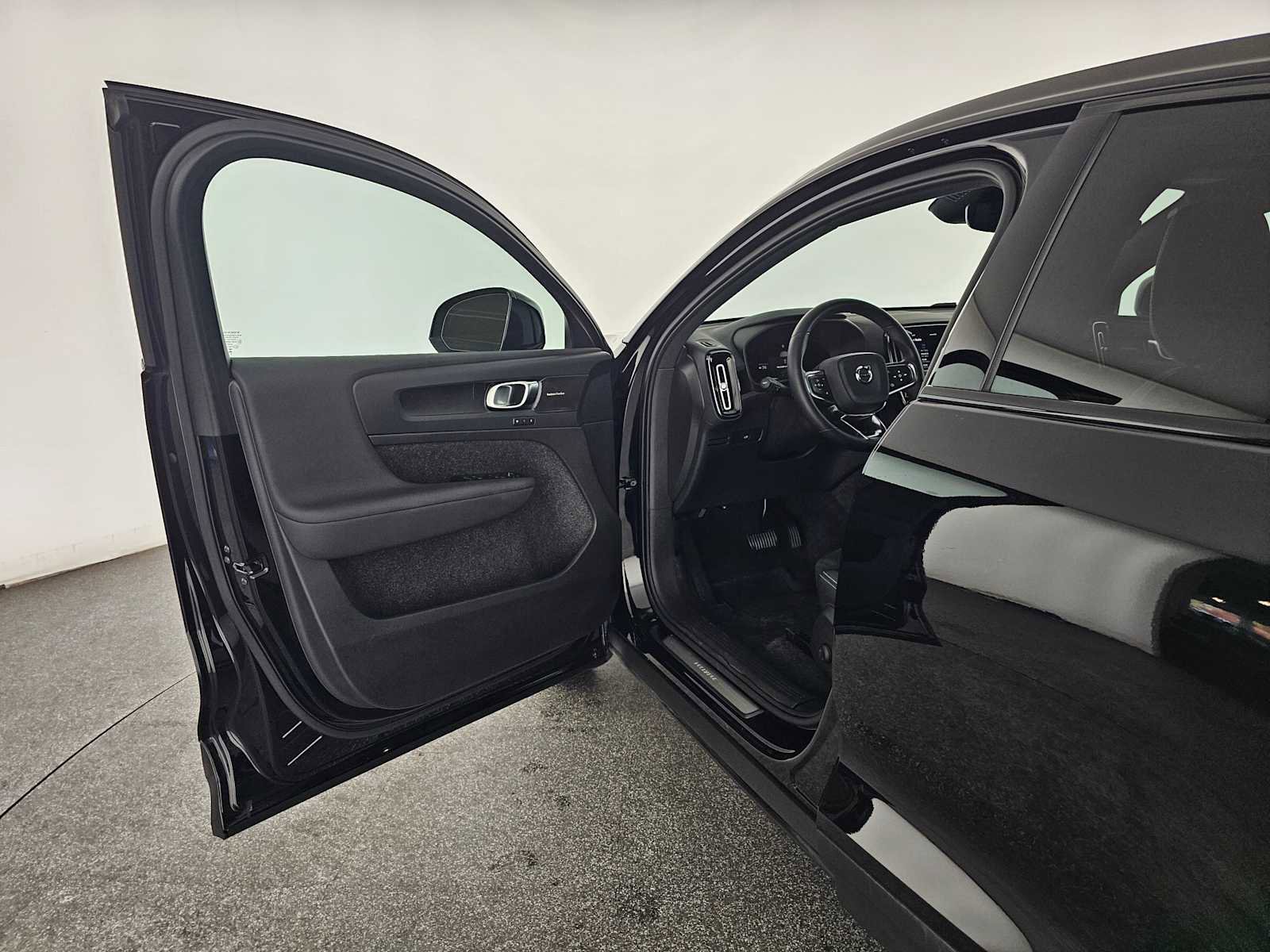 Used 2023 Volvo C40 P8 Recharge Ultimate image 20