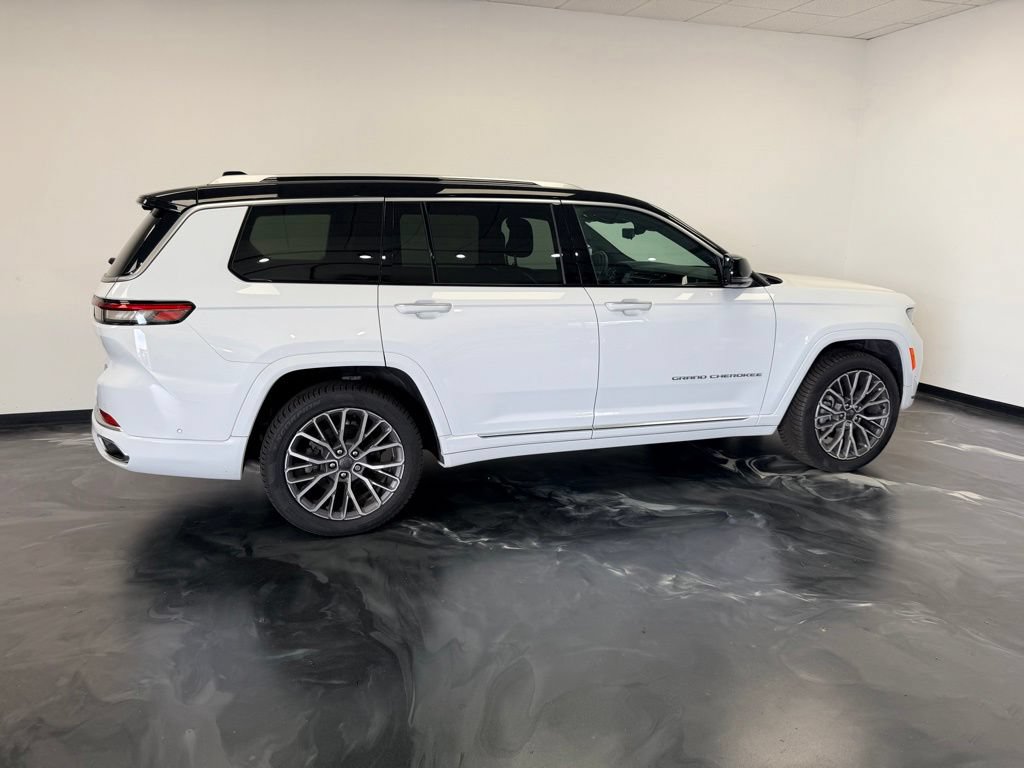 Used 2023 Jeep Grand Cherokee L Summit AWD/4WD image 11