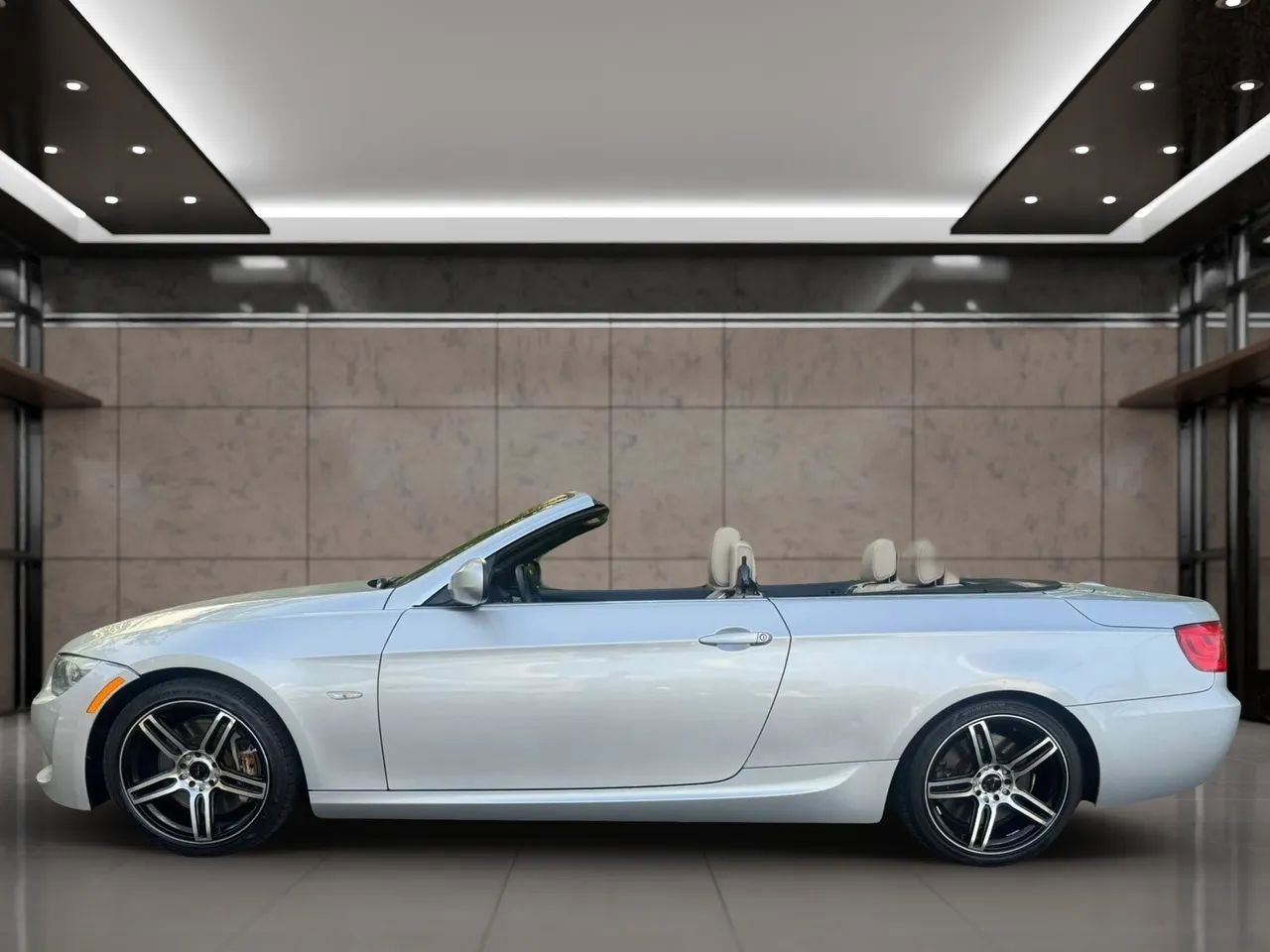 Used 2012 BMW 335i Convertible RWD image 2