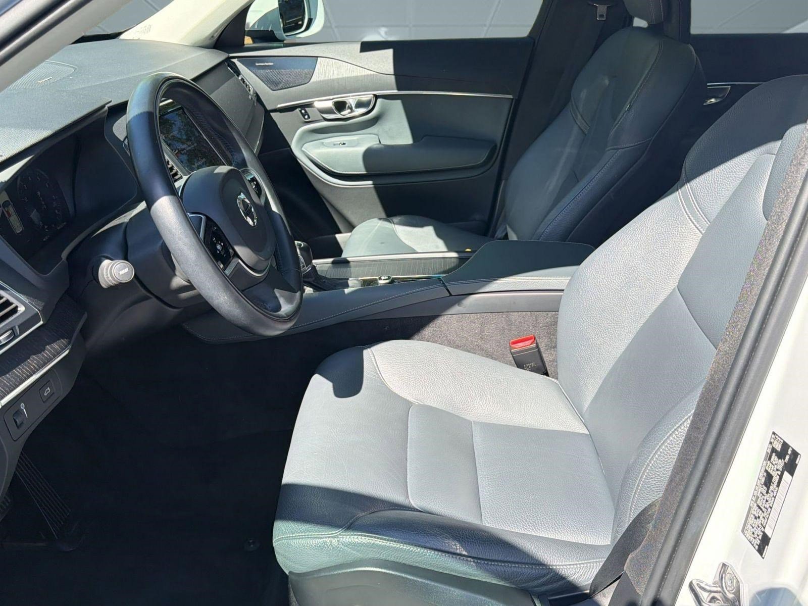 Used 2020 Volvo XC90 T6 Momentum w/ Protection Package Premier AWD/4WD image 5