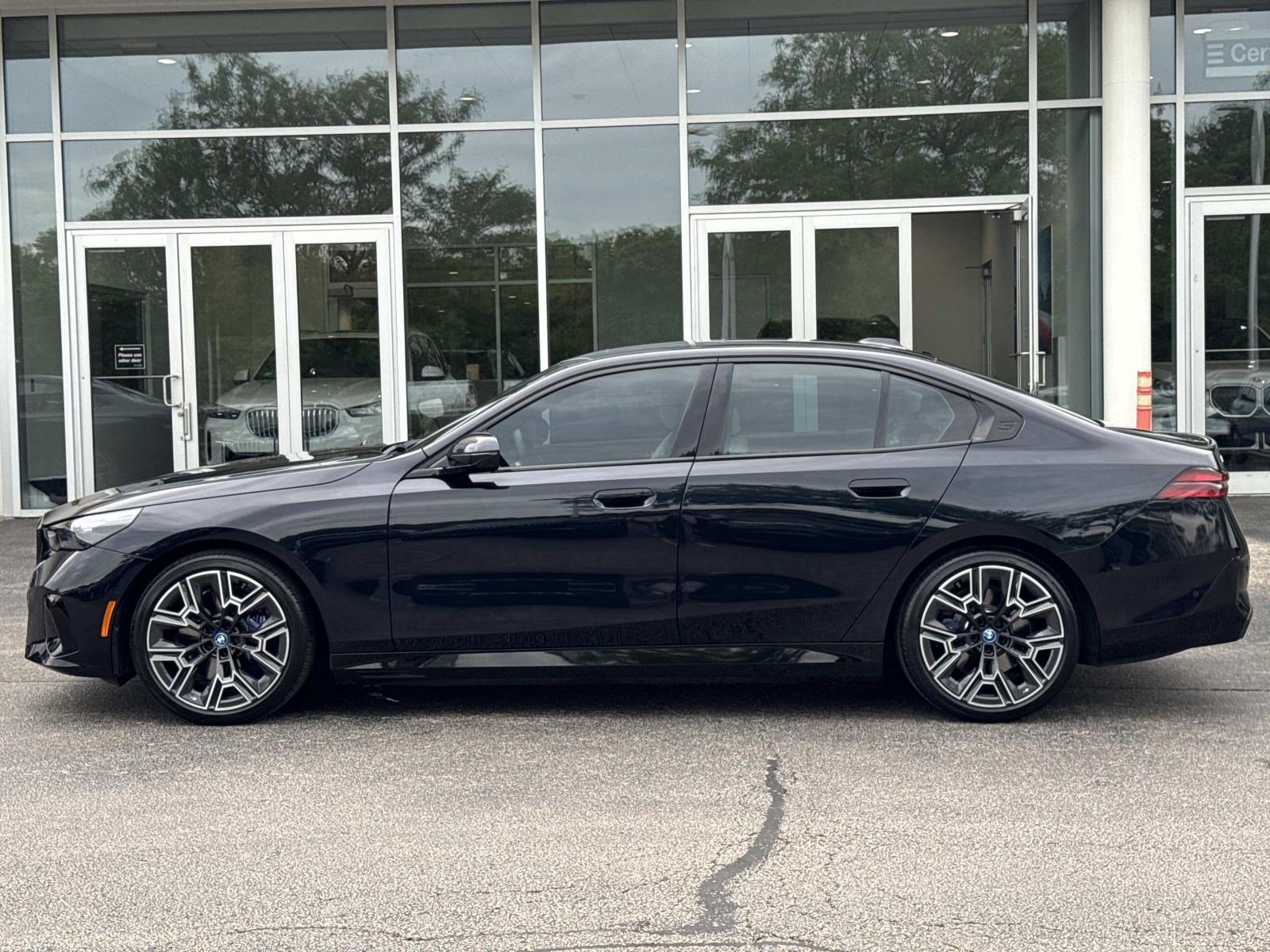 Certified 2025 BMW i5 xDrive40 w/ M Sport Package AWD/4WD image 8