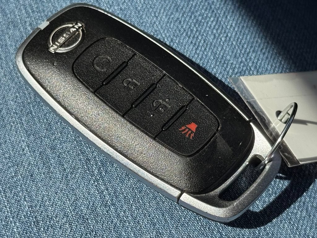 Used 2023 Nissan Rogue SV AWD/4WD image 13