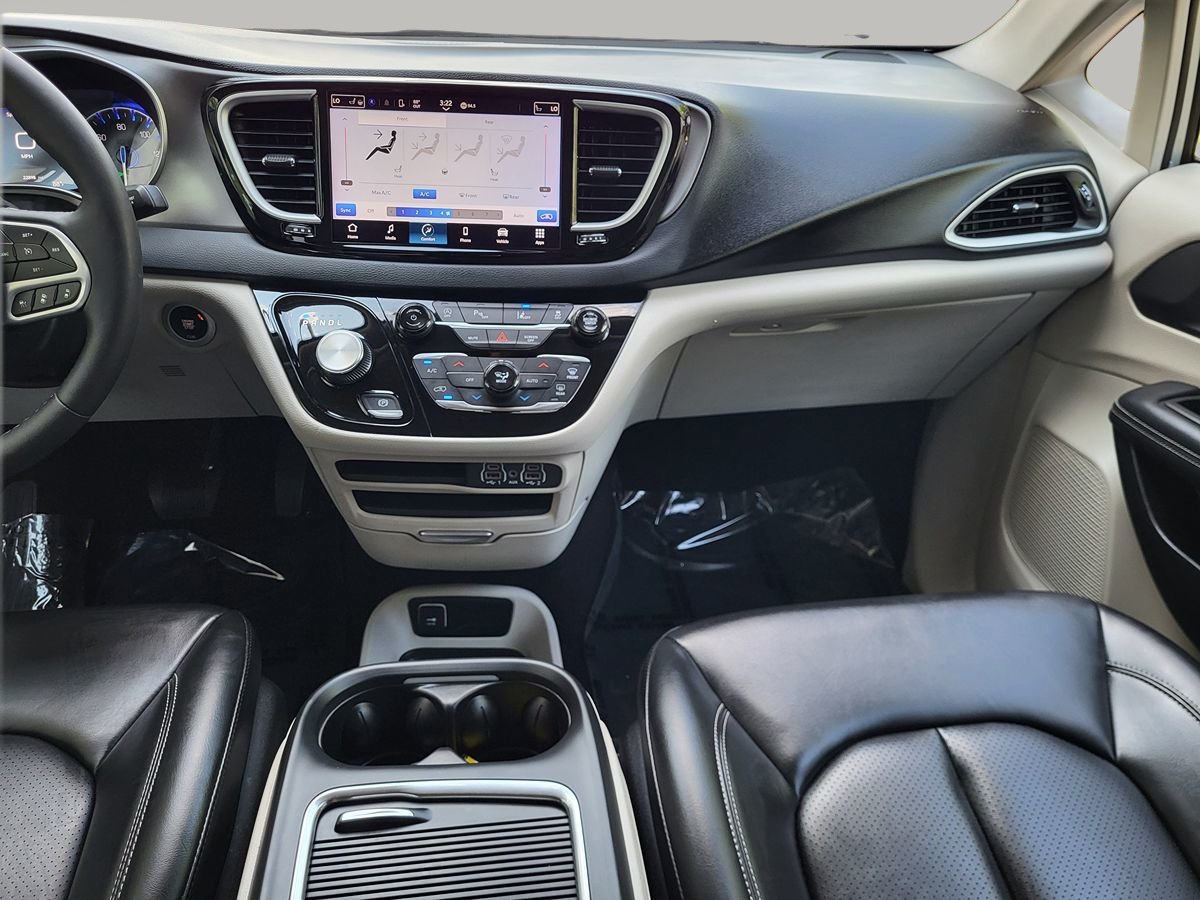 Used 2023 Chrysler Pacifica Touring-L FWD image 21