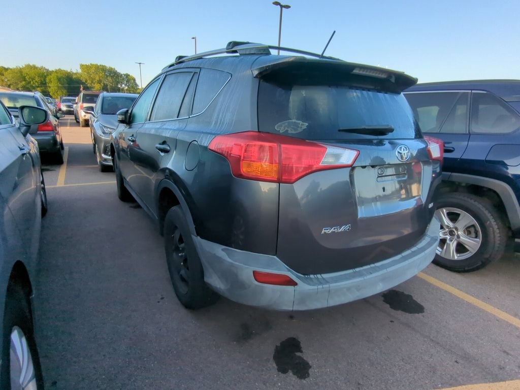 Used 2015 Toyota RAV4 LE FWD image 4