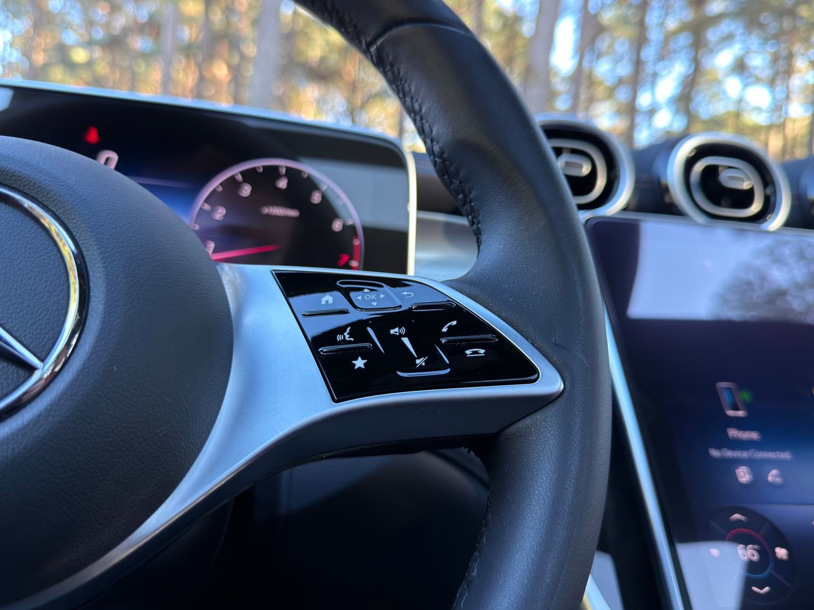 Used 2024 Mercedes-Benz GLC 300 image 23