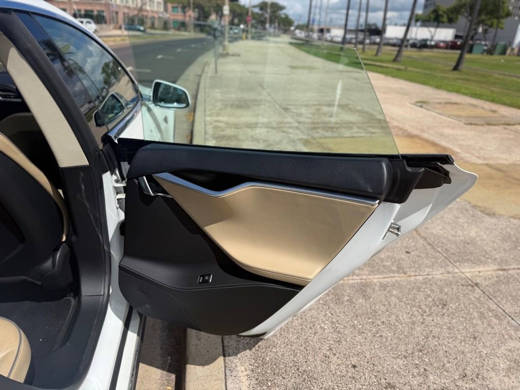 Used 2013 Tesla Model S RWD image 13