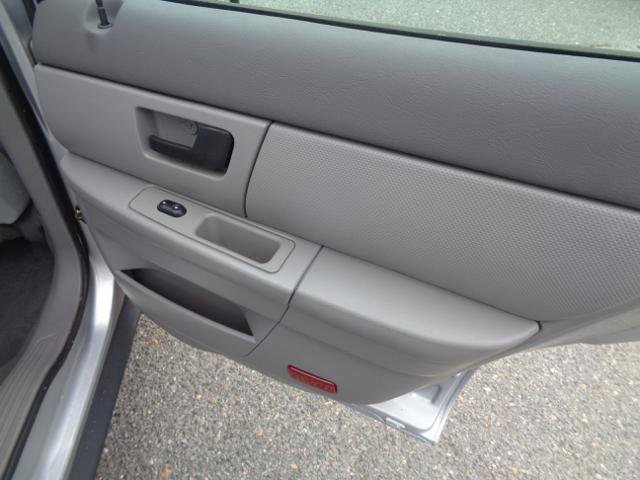 Used 2004 Ford Taurus LX image 11