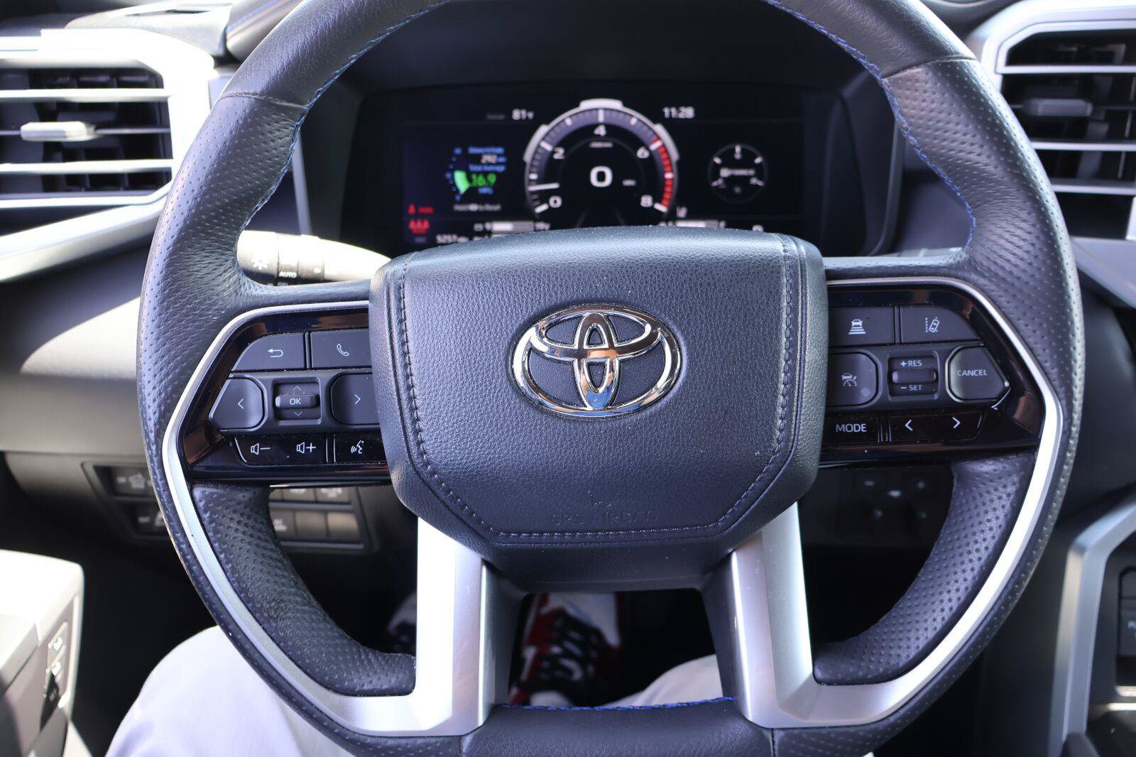 Used 2024 Toyota Tundra Platinum AWD/4WD image 34