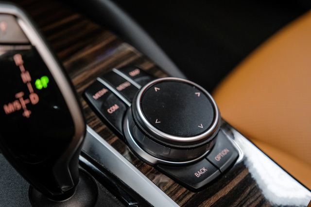 Used 2022 BMW 530e w/ Premium Package image 25