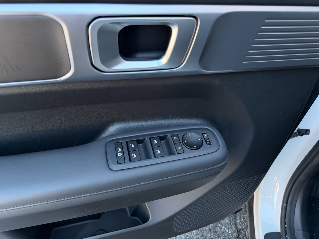 Used 2025 Hyundai Santa Fe XRT image 16