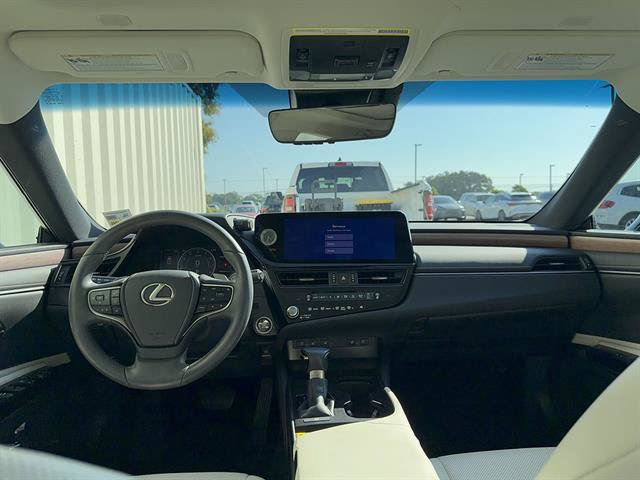 Certified 2023 Lexus ES 350 w/ Premium Package FWD image 3