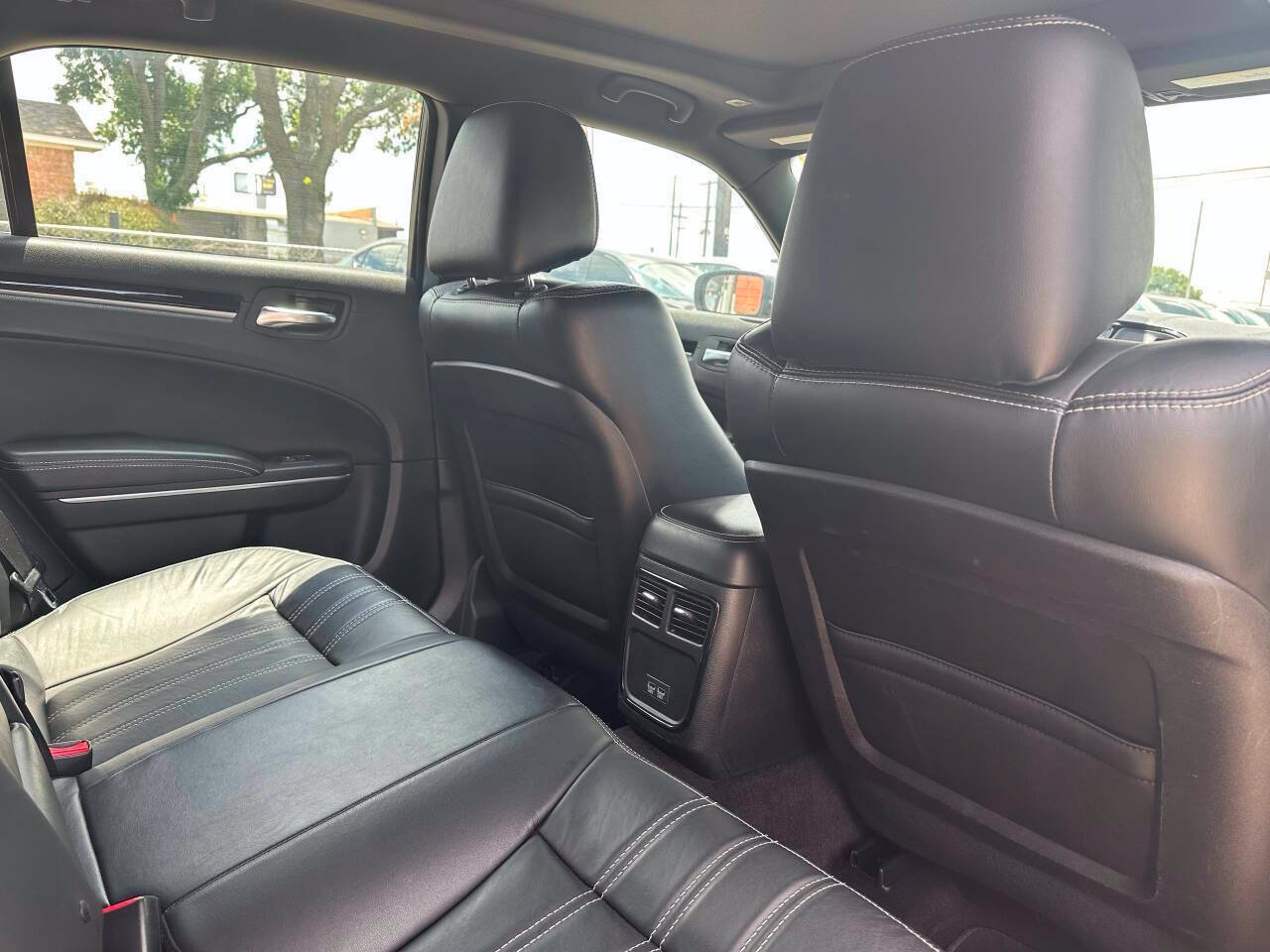 Used 2018 Chrysler 300 S w/ 300S Premium Group RWD image 24