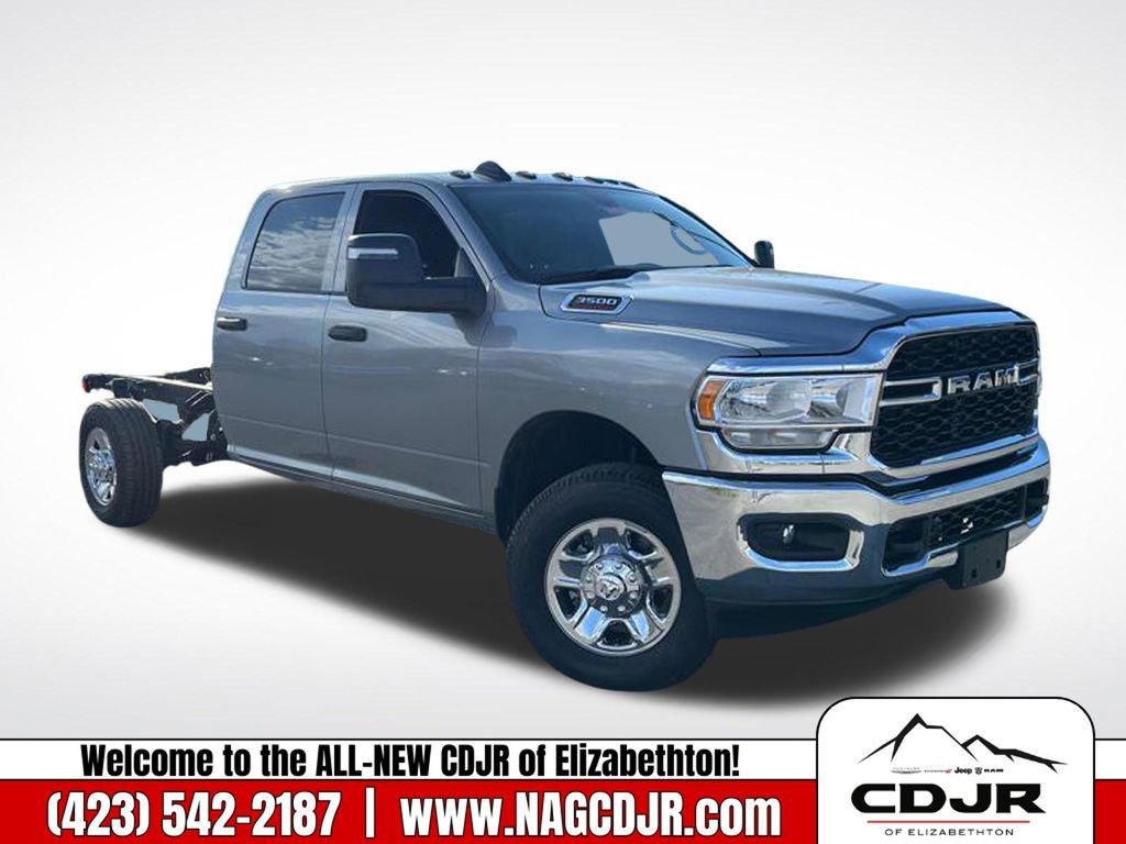 New 2023 RAM 3500 Tradesman w/ Chrome Appearance Group