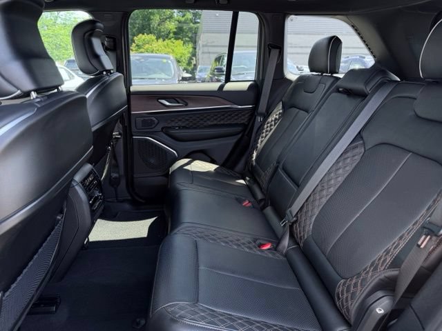 Used 2025 Jeep Grand Cherokee Summit AWD/4WD image 23