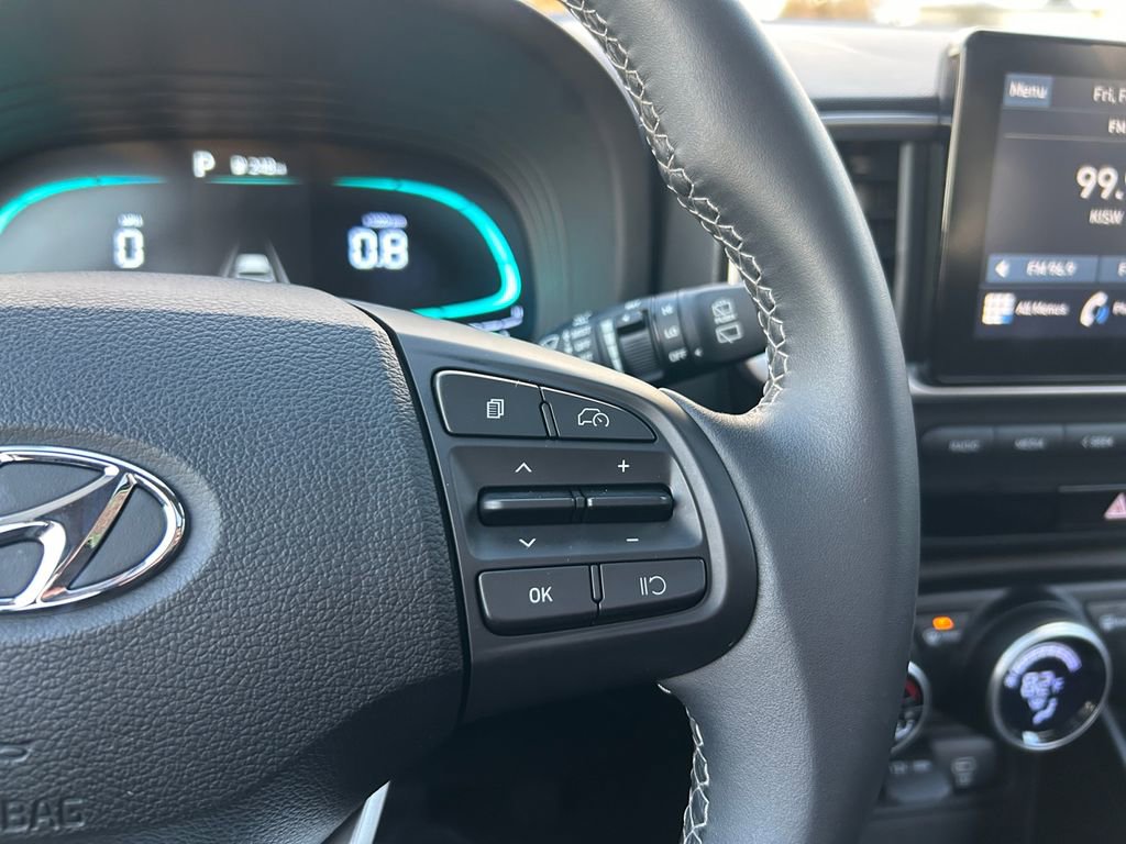 Certified 2025 Hyundai Venue SEL image 18