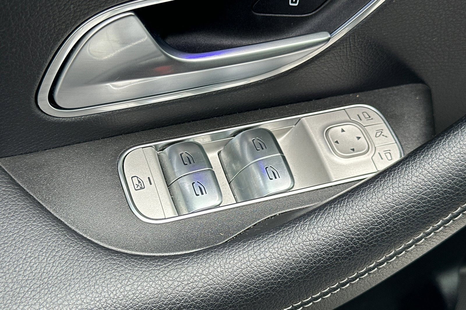 Used 2025 Mercedes-Benz GLS 450 4MATIC image 13